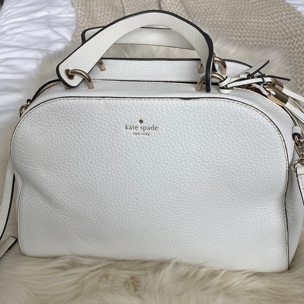 Kate Spade hand bag with removable shoulder strap in white.